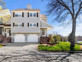 2 Countryside Ln 1301, Salem MA 01970