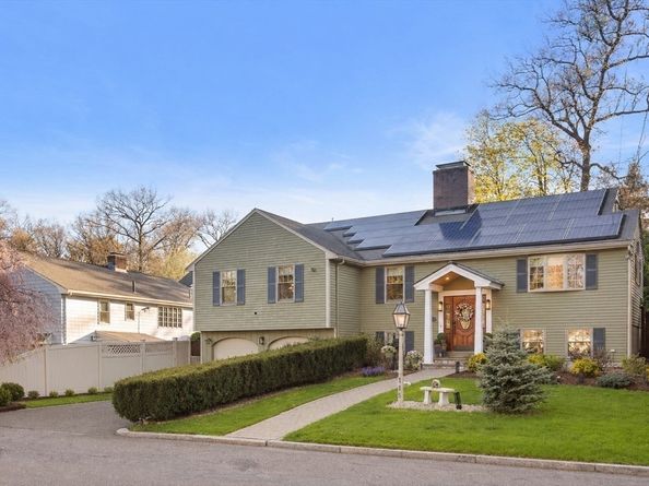 115 Ellis Farm Ln, Melrose MA 02176