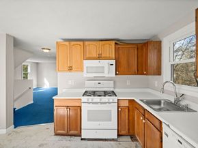 83 Cinnamon Circle, Tewksbury MA 01876