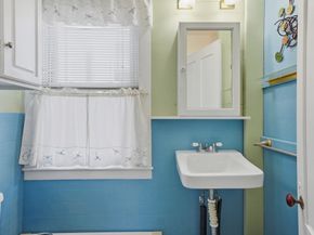 7 S Main St, Milford MA 01757