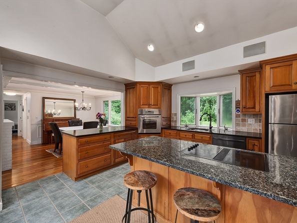 2 Pinehurst Dr, Boxford MA 01921