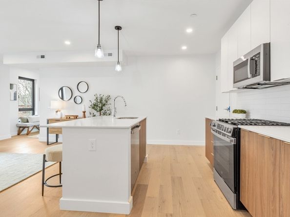 3992 Washington St 303, Boston MA 02131