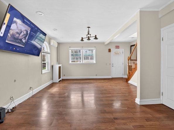 8 Essex St, Swampscott MA 01907