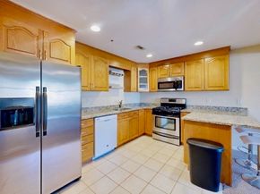 110 Coolidge Hill Rd 4, Watertown MA 02472