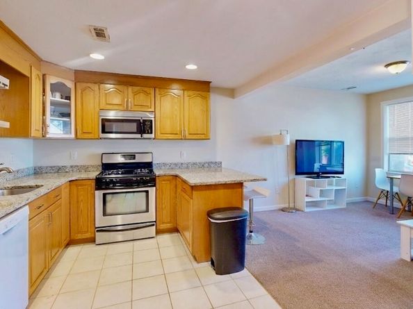 110 Coolidge Hill Rd 4, Watertown MA 02472