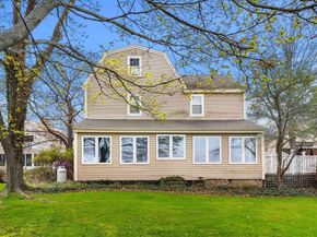 11 Union Pl, Newburyport MA 01950