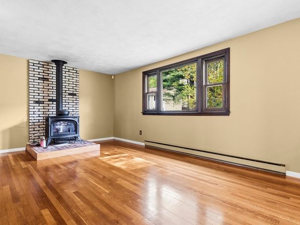 19 Macintosh Ave, Marlborough MA 01752