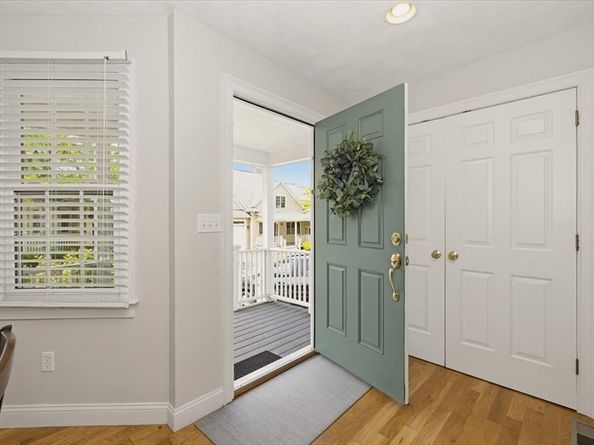 10 Charnstaff Ln 202, Billerica MA 01821