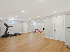 8 Woodbury Ave, Saugus MA 01906