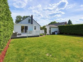 8 Woodbury Ave, Saugus MA 01906