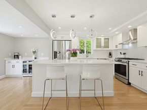 8 Woodbury Ave, Saugus MA 01906