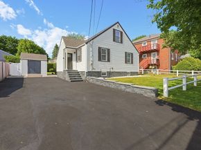 8 Woodbury Ave, Saugus MA 01906