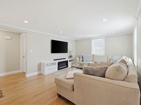 8 Woodbury Ave, Saugus MA 01906