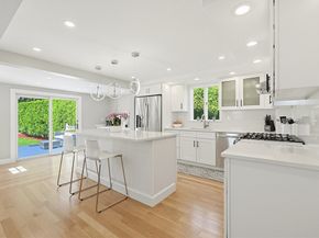 8 Woodbury Ave, Saugus MA 01906