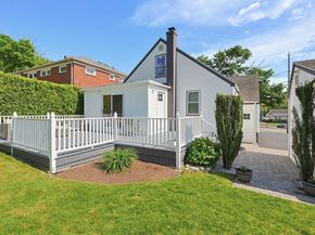 8 Woodbury Ave, Saugus MA 01906