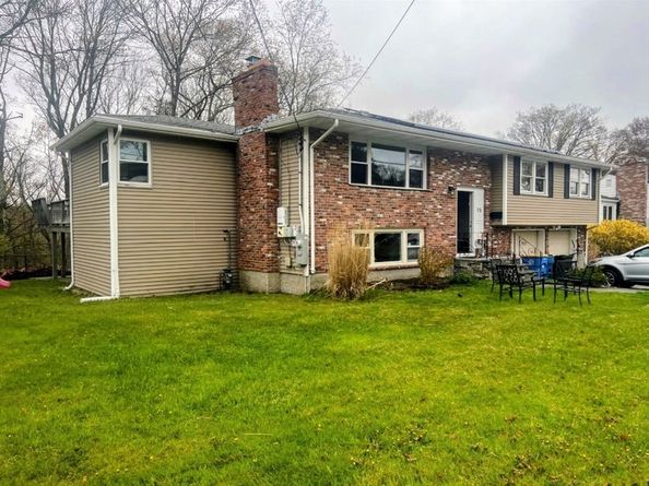 15 Sunset Dr, Randolph MA 02368
