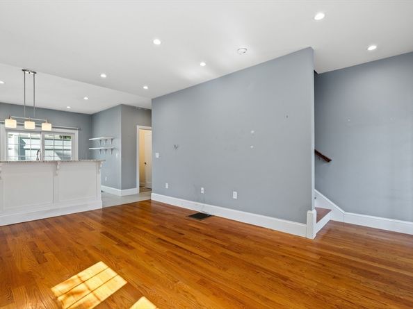 8 Loring Pl 8, Boston MA 02136