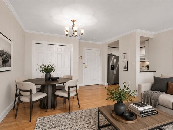73 Chelsea St 305, Boston MA 02129