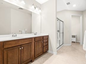 62 Abigail Way 1006, Reading MA 01867