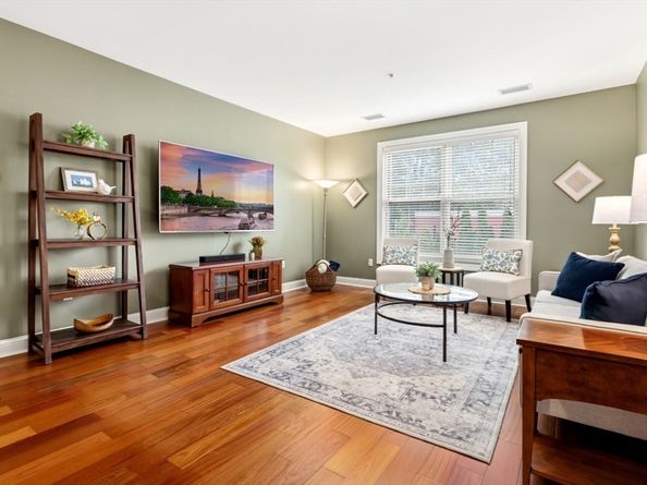 248 Albion Street 215, Wakefield MA 01880
