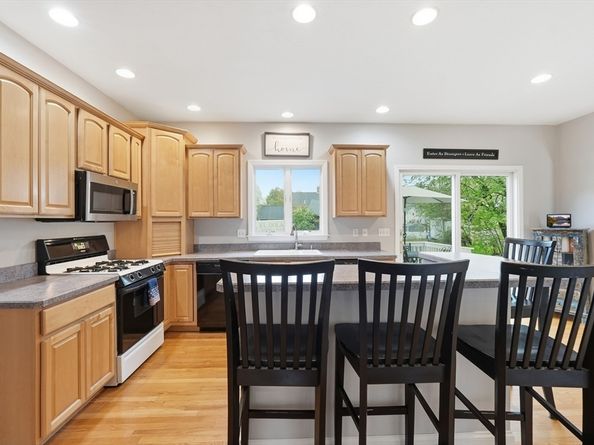 30 Wright Dr, Marlborough MA 01752