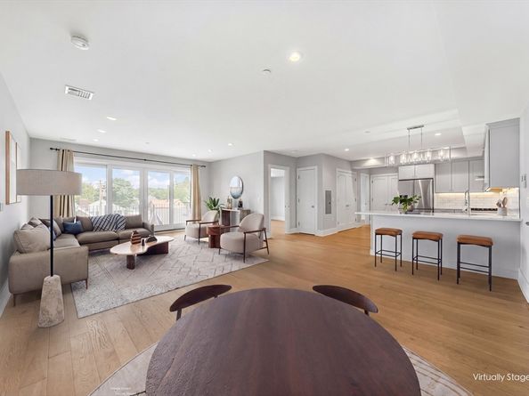 11 Oak Grove Ter 402, Quincy MA 02169