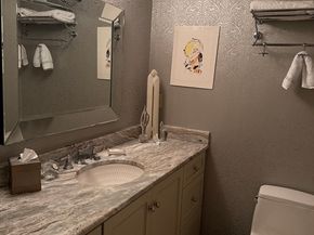 210 Nahanton 407, Newton MA 02459