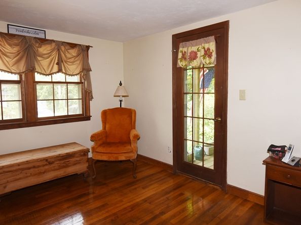 136 Taylor St, Pembroke MA 02359