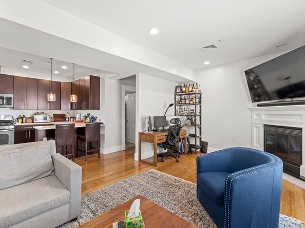 101 Old Harbor St 3, Boston MA 02127