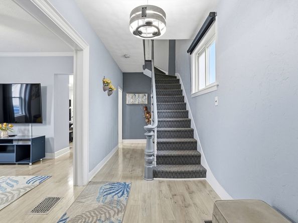 30 Woodlawn St, Everett MA 02149
