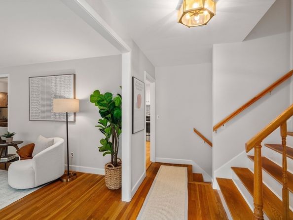 83 Bound Brook Rd, Newton MA 02461