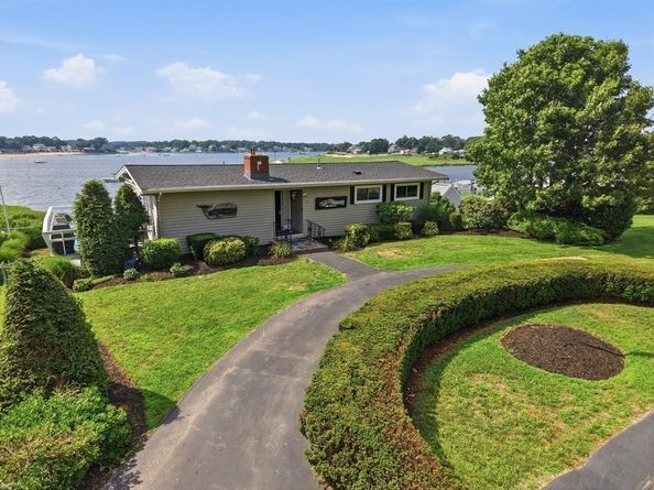 79 Edgewater Dr, Wareham MA 02571