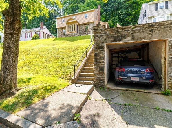 30 Saint Elmo Rd, Worcester MA 01602