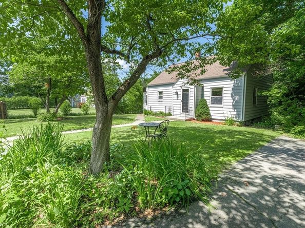 152 Southbridge Rd, Dudley MA 01571