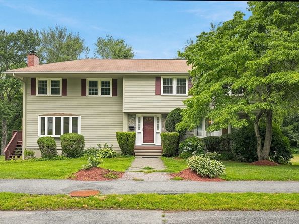 52 Lanewood Ave, Framingham MA 01701