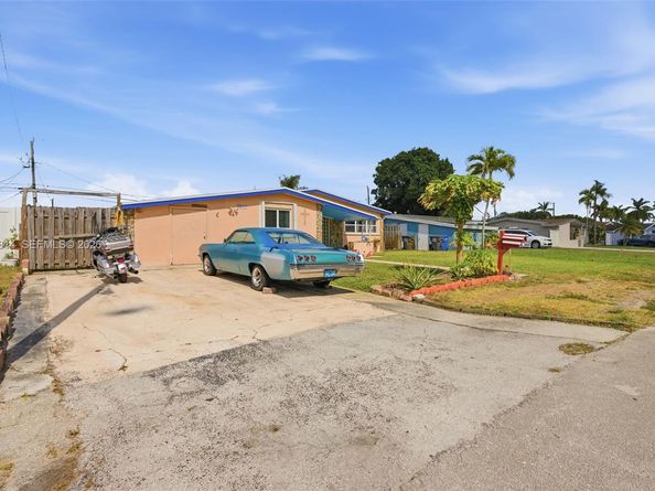 7121 Wilson St, Hollywood FL 33024