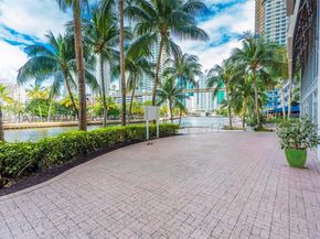 185 SW 7th St 3508, Miami FL 33130