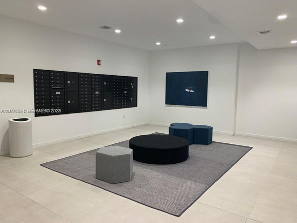 13800 Highland Dr 403, North Miami Beach FL 33181