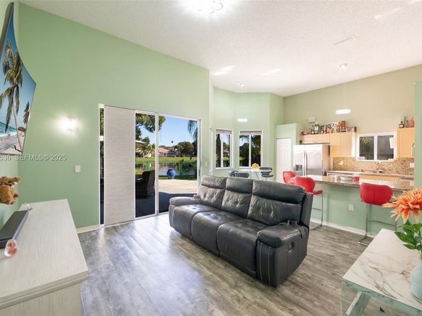 1731 SE 16th Ave, Homestead FL 33035