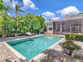 8244 Lakeview Dr, West Palm Beach FL 33412