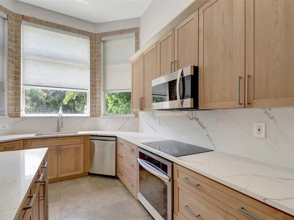 8244 Lakeview Dr, West Palm Beach FL 33412