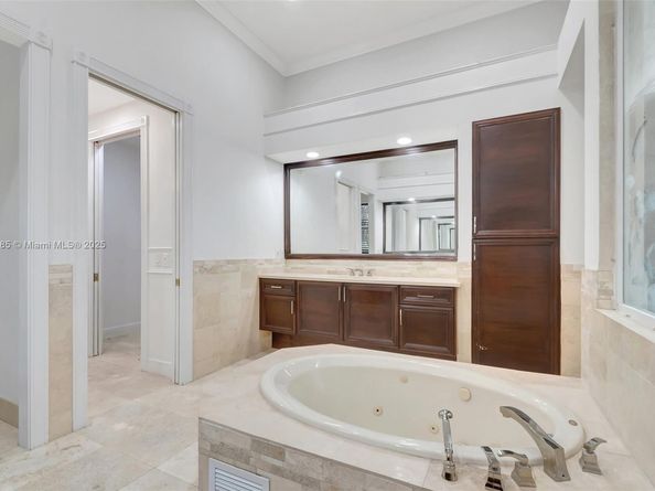 8244 Lakeview Dr, West Palm Beach FL 33412