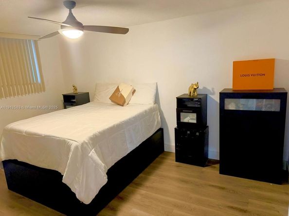 1045 10th St 206, Miami Beach FL 33139