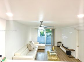 1045 10th St 206, Miami Beach FL 33139