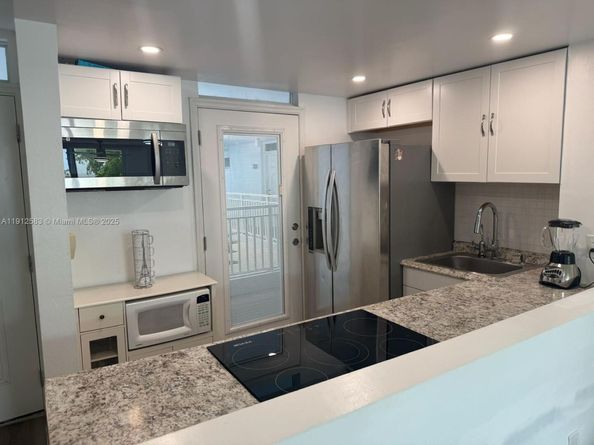 1045 10th St 206, Miami Beach FL 33139