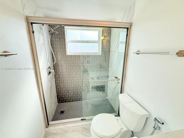 180 NE 12th Ave 12E, Hallandale Beach FL 33009