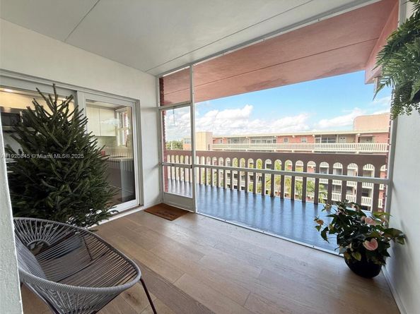 180 NE 12th Ave 12E, Hallandale Beach FL 33009
