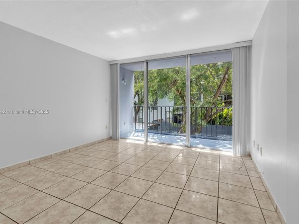 210 Fontainebleau Blvd 210, Miami FL 33172