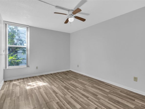 210 Fontainebleau Blvd 210, Miami FL 33172