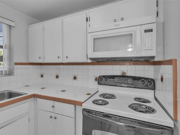 210 Fontainebleau Blvd 210, Miami FL 33172